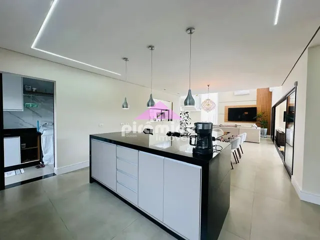 Casa com 306m² 4 quartos e 5 banheiros, à venda, no bairro Piedade em Caçapava