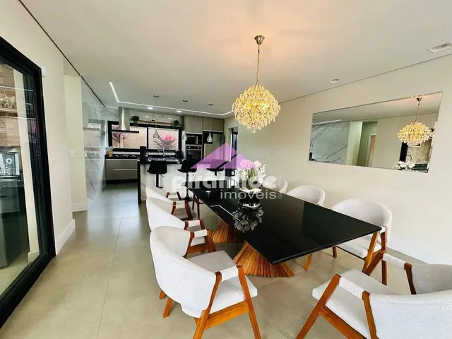 Casa com 306m² 4 quartos e 5 banheiros, à venda, no bairro Piedade em Caçapava