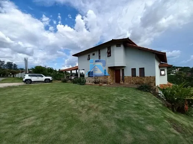 Casa com 1795m² 3 quartos e 2 banheiros, à venda, no bairro Ville Chamonix em Itatiba