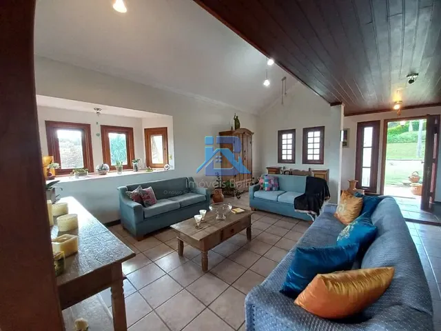 Casa com 1795m² 3 quartos e 2 banheiros, à venda, no bairro Ville Chamonix em Itatiba