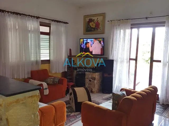 Casa com 2250m² 5 quartos e 2 banheiros, à venda, no bairro Nações em Itajubá