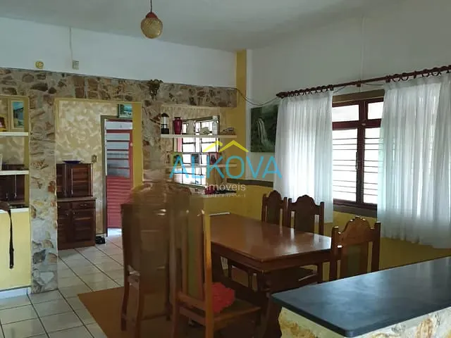 Casa com 2250m² 5 quartos e 2 banheiros, à venda, no bairro Nações em Itajubá