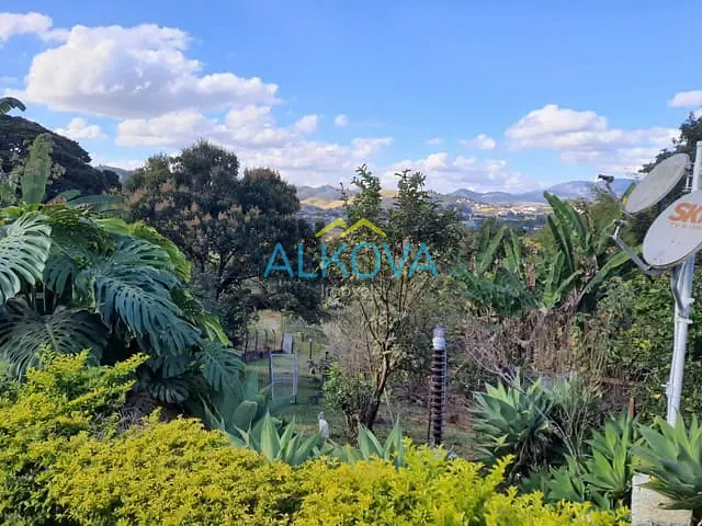 Casa com 2250m² 5 quartos e 2 banheiros, à venda, no bairro Nações em Itajubá