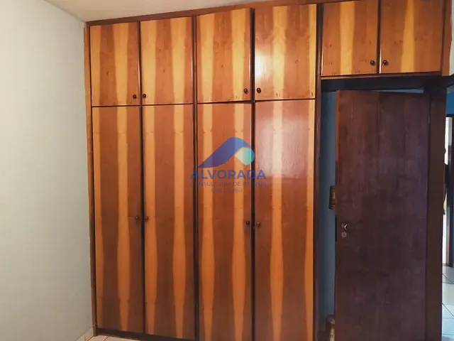 Casa com 250m² 3 quartos e 2 banheiros, à venda, no bairro Jardim Ismênia em São José dos Campos