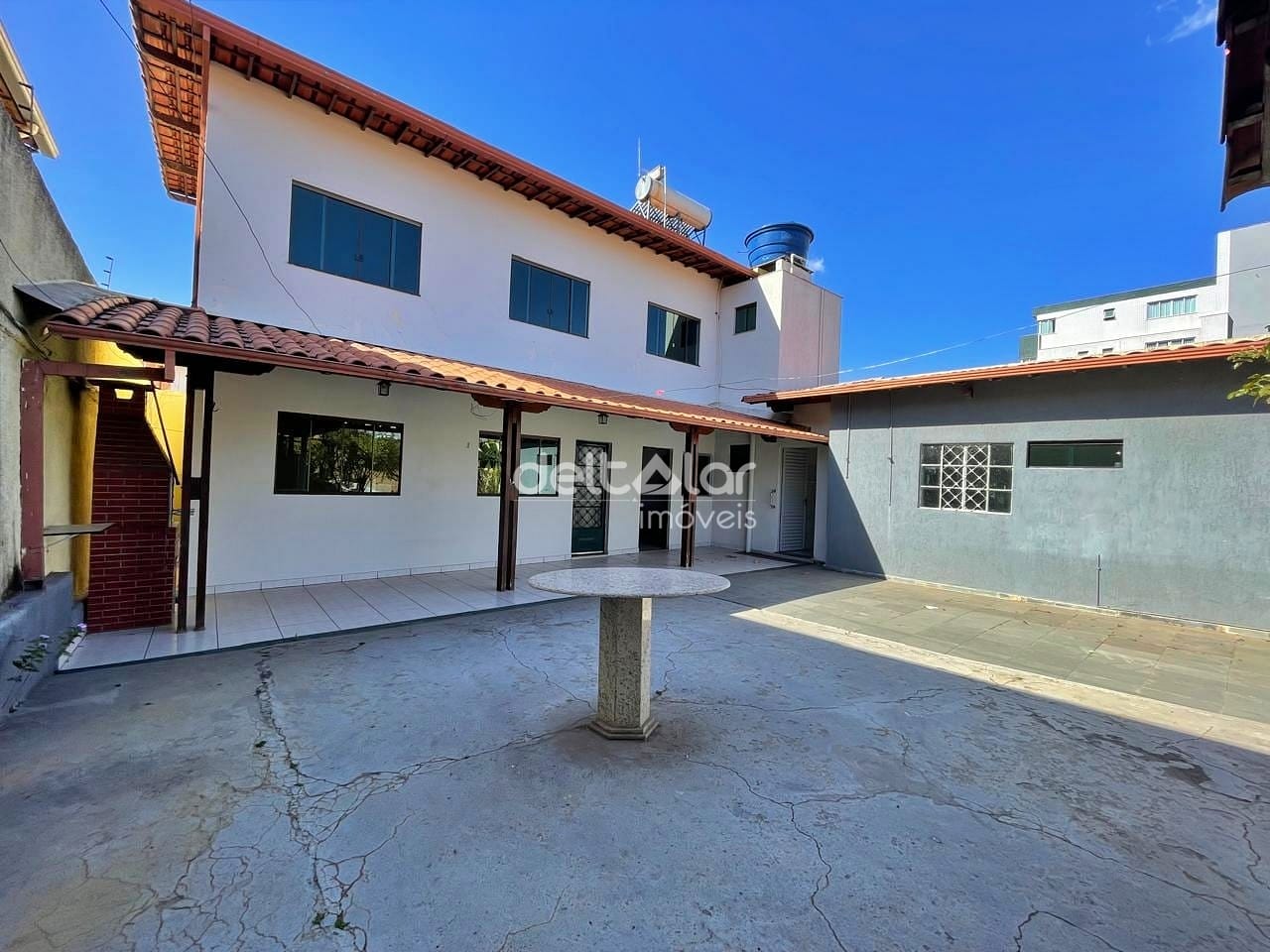Casa para alugar com 4 quartos, 254m² - Foto 1