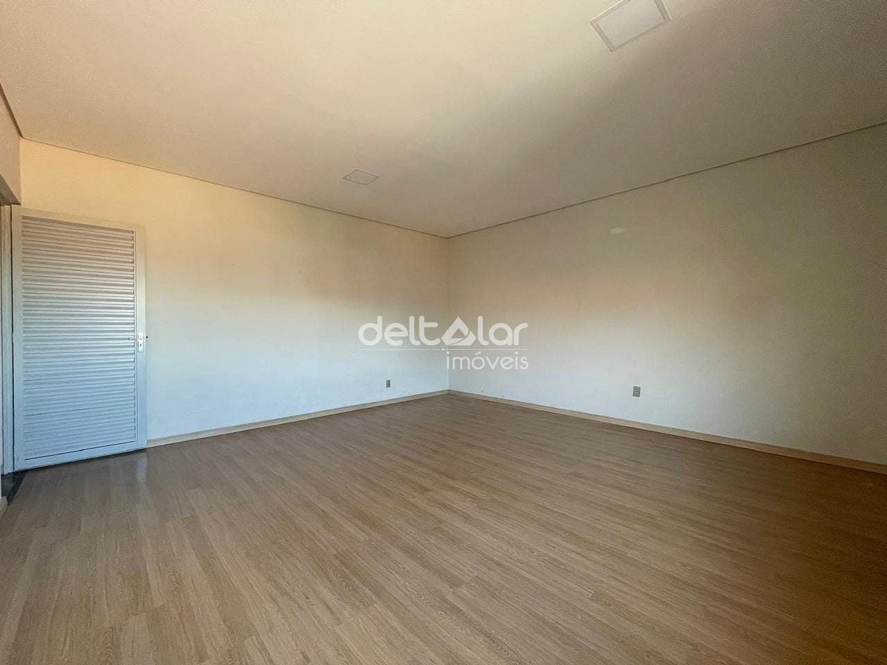 Casa para alugar com 4 quartos, 254m² - Foto 4