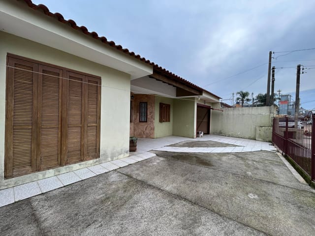 Casa com 294m² 2 quartos e 2 banheiros, à venda, no bairro Três Vendas em Pelotas