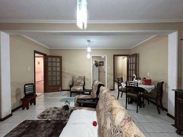Casa com 294m² 2 quartos e 2 banheiros, à venda, no bairro Três Vendas em Pelotas
