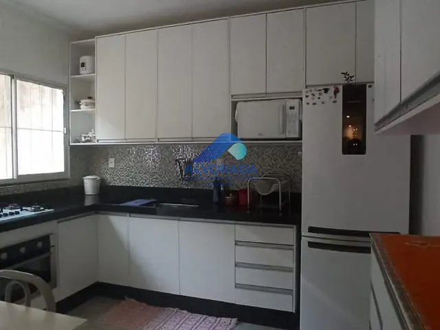 Casa com 250m² 3 quartos e 1 banheiro, à venda, no bairro Jardim Limoeiro em São José dos Campos