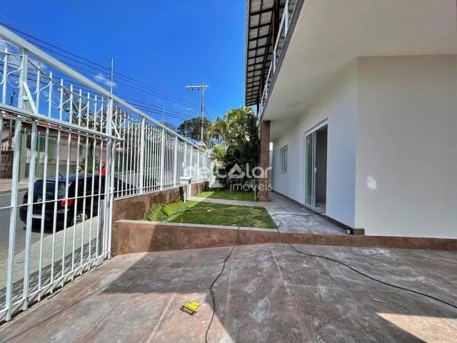 Casa com 390m² 7 quartos e 5 banheiros, à venda, no bairro Planalto em Belo Horizonte