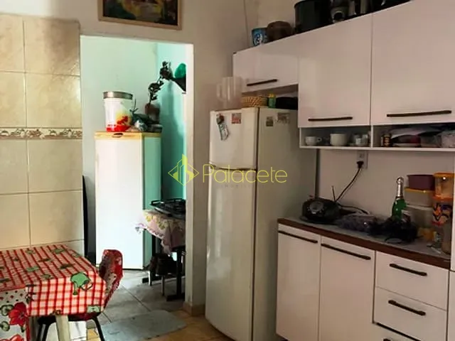 Casa com 250m² 3 quartos e 2 banheiros, à venda, no bairro Parque São Domingos em Pindamonhangaba