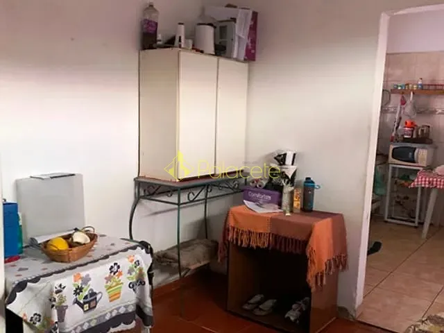 Casa com 250m² 3 quartos e 2 banheiros, à venda, no bairro Parque São Domingos em Pindamonhangaba