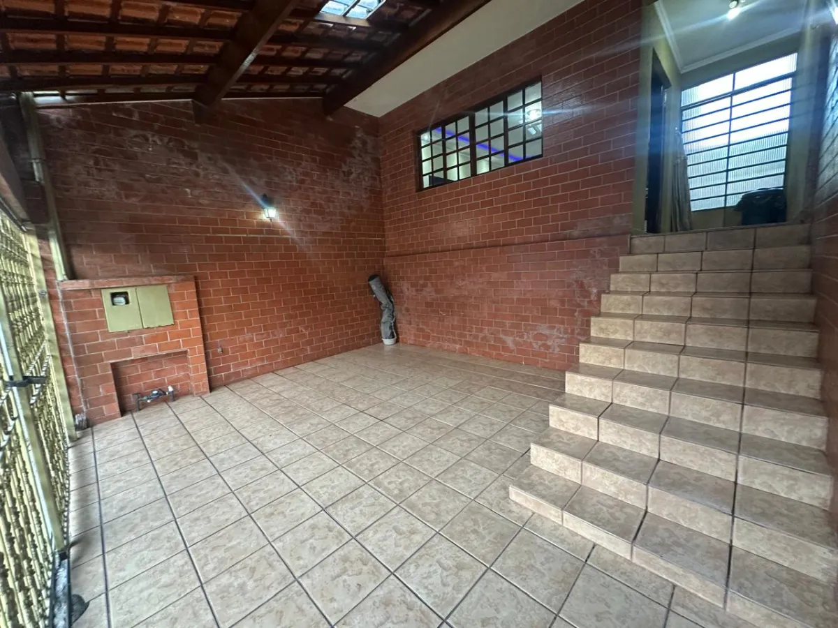 Casa para venda em Jardim Rossi com 3 quartos, sendo 1 suíte, 147m²