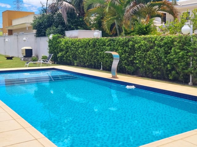 Casa com 1950m² 4 quartos e 2 banheiros, à venda, no bairro Nossa Senhora do Perpétuo Socorro em Pindamonhangaba