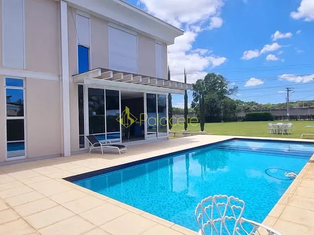 Casa com 1950m² 4 quartos e 2 banheiros, à venda, no bairro Nossa Senhora do Perpétuo Socorro em Pindamonhangaba