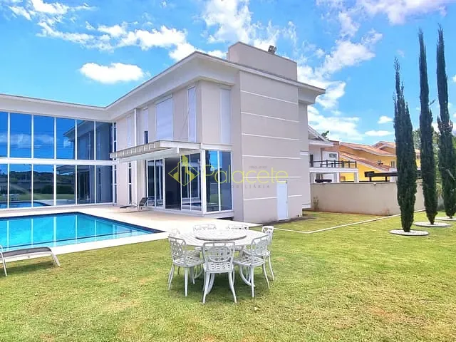 Casa com 1950m² 4 quartos e 2 banheiros, à venda, no bairro Nossa Senhora do Perpétuo Socorro em Pindamonhangaba