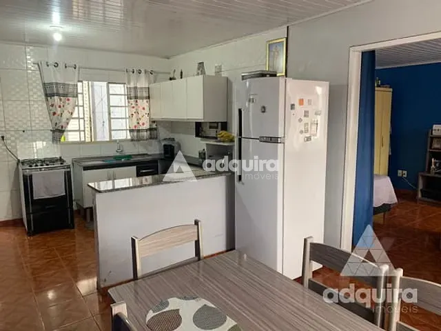 Casa com 329m² 3 quartos e 2 banheiros, à venda, no bairro Oficinas em Ponta Grossa