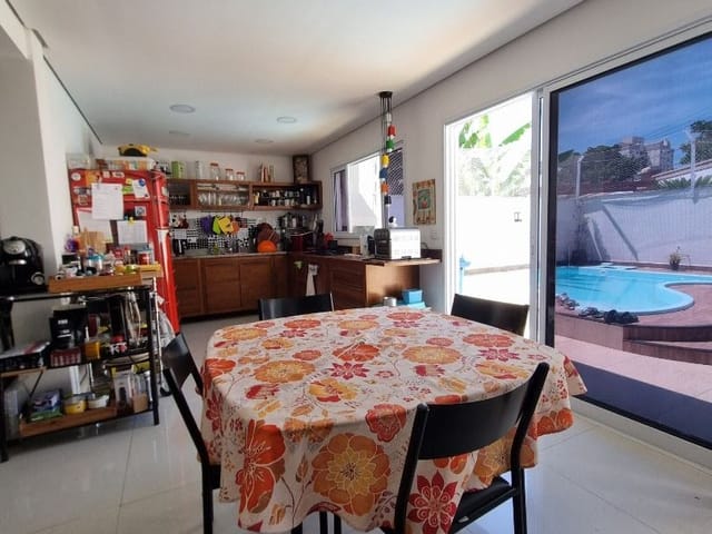 Casa com 324m² 4 quartos e 3 banheiros, à venda, no bairro Urbanova em São José dos Campos