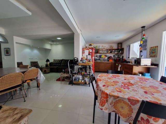 Casa com 324m² 4 quartos e 3 banheiros, à venda, no bairro Urbanova em São José dos Campos