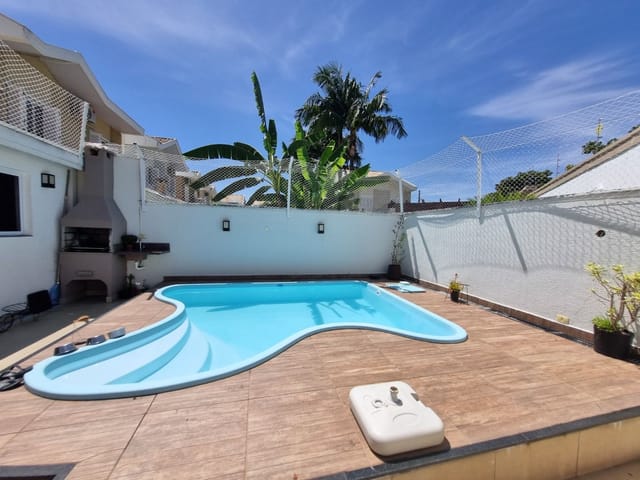 Casa com 324m² 4 quartos e 3 banheiros, à venda, no bairro Urbanova em São José dos Campos