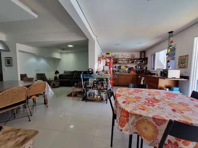 Casa com 324m² 4 quartos e 3 banheiros, à venda, no bairro Urbanova em São José dos Campos