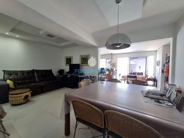 Casa com 324m² 4 quartos e 3 banheiros, à venda, no bairro Urbanova em São José dos Campos