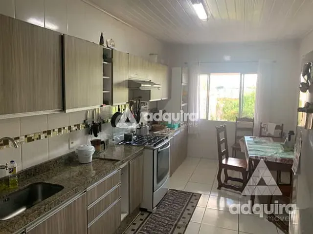 Casa 4 quartos e 3 banheiros, à venda, no bairro Jardim Carvalho em Ponta Grossa