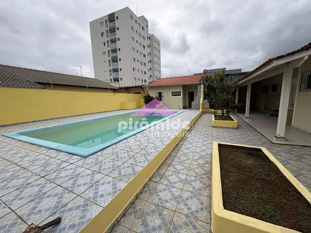 Casa com 630m² 4 quartos e 2 banheiros, à venda, no bairro Martin de Sá em Caraguatatuba