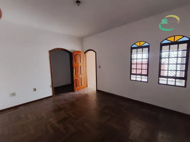 Casa com 250m² 3 quartos e 2 banheiros, para alugar, no bairro Jardim Roseira em Campinas