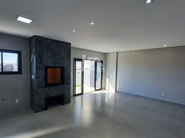 Casa 3 quartos e 4 banheiros, à venda, no bairro Contorno em Ponta Grossa