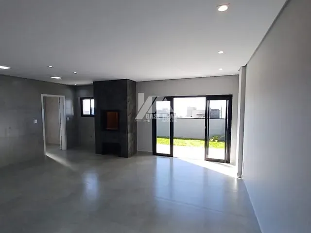 Casa 3 quartos e 4 banheiros, à venda, no bairro Contorno em Ponta Grossa