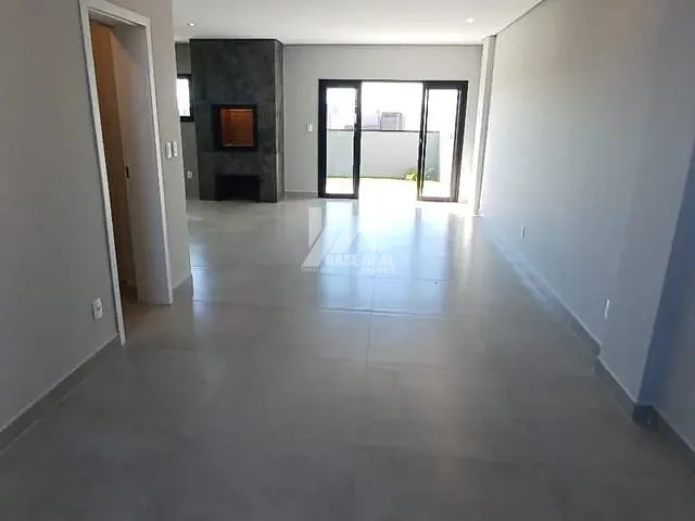 Casa 3 quartos e 4 banheiros, à venda, no bairro Contorno em Ponta Grossa