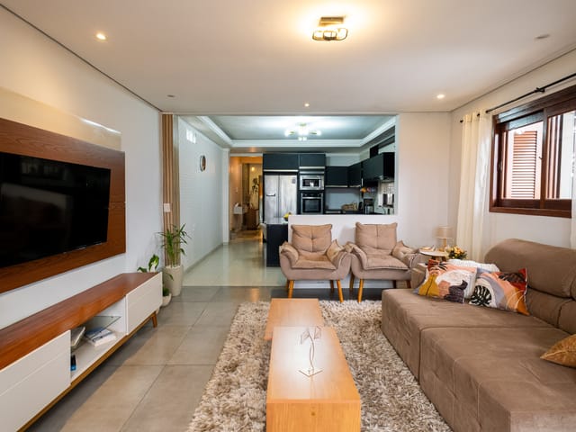 Casa com 240m² 4 quartos e 2 banheiros, à venda, no bairro Areal em Pelotas