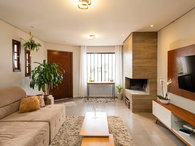 Casa com 240m² 4 quartos e 2 banheiros, à venda, no bairro Areal em Pelotas