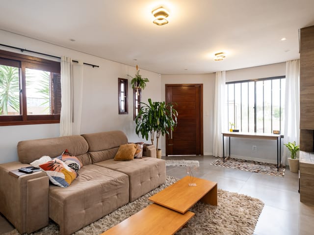 Casa com 240m² 4 quartos e 2 banheiros, à venda, no bairro Areal em Pelotas