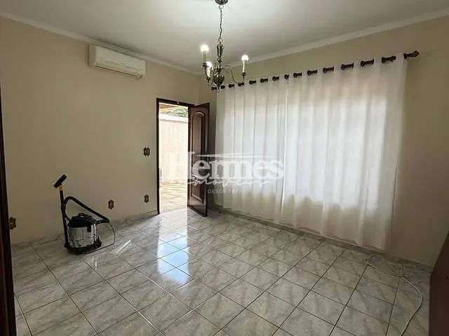 Casa com 300m², para alugar, no bairro Jardim dos Calegaris em Paulínia