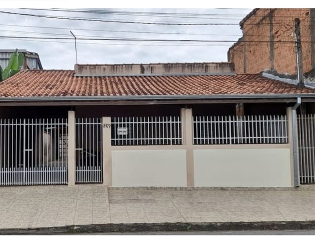Casa com 300m² 5 quartos e 2 banheiros, à venda, no bairro Cidade Nova em Pindamonhangaba