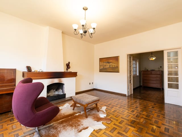 Foto do Casa - Ampla casa à venda na Zona Norte de Pelotas com 301m², 3 quartos (1 suíte), piscina, lareira, jardim de inverno e espaço gourmet. Ideal para a família! | UP Imóveis