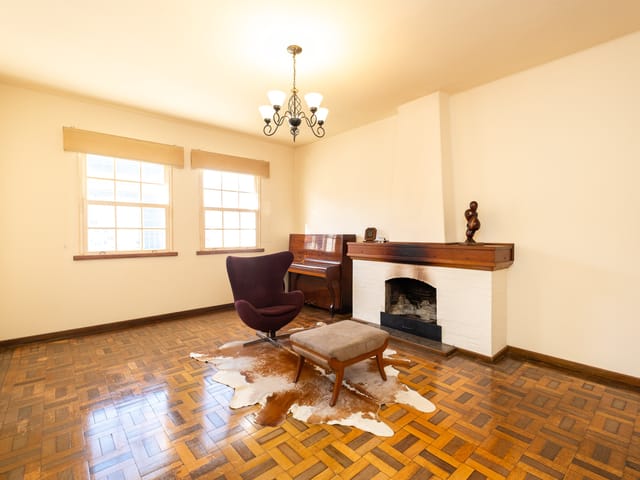 Foto do Casa - Ampla casa à venda na Zona Norte de Pelotas com 301m², 3 quartos (1 suíte), piscina, lareira, jardim de inverno e espaço gourmet. Ideal para a família! | UP Imóveis