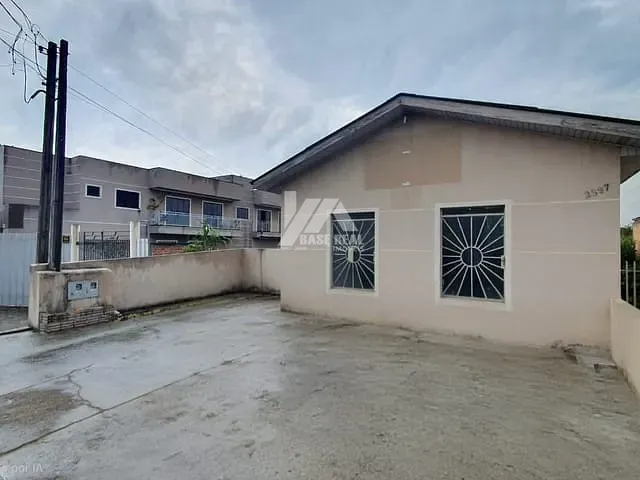 Casa com 528m² 3 quartos e 3 banheiros, à venda, no bairro Uvaranas em Ponta Grossa