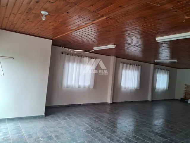 Casa com 528m² 3 quartos e 3 banheiros, à venda, no bairro Uvaranas em Ponta Grossa