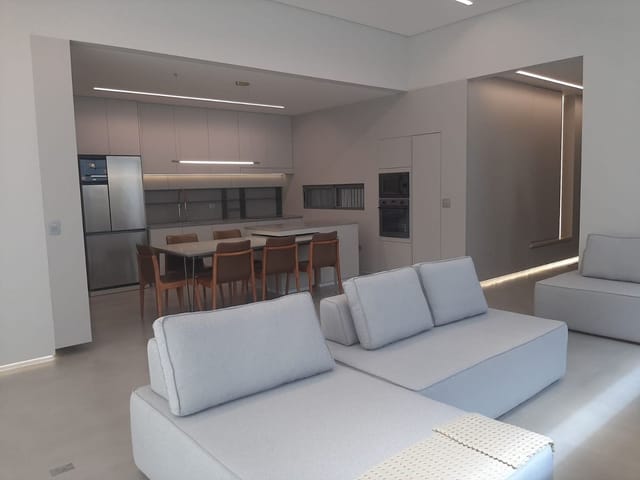 Casa com 528m² 3 quartos e 2 banheiros, à venda, no bairro Condomínio Loteamento Reserva das Figueiras em São José dos Campos