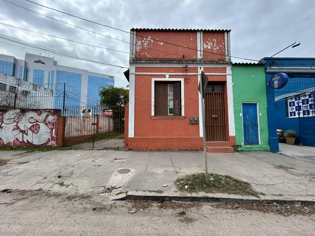 Casa com 470m² 3 quartos e 2 banheiros, à venda, no bairro Três Vendas em Pelotas