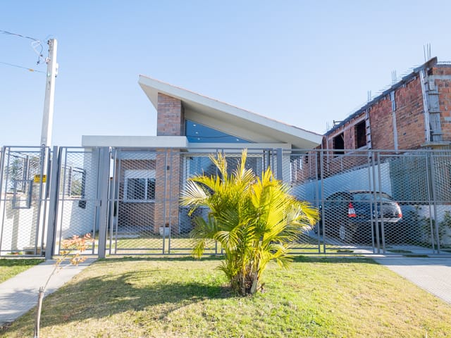 Casa com 300m² 2 quartos e 1 banheiro, à venda, no bairro Laranjal em Pelotas