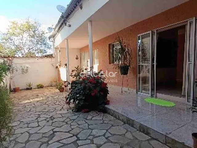 Casa com 360m² 6 quartos e 3 banheiros, à venda, no bairro Planalto em Belo Horizonte