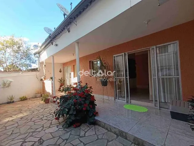 Casa com 360m² 6 quartos e 3 banheiros, à venda, no bairro Planalto em Belo Horizonte
