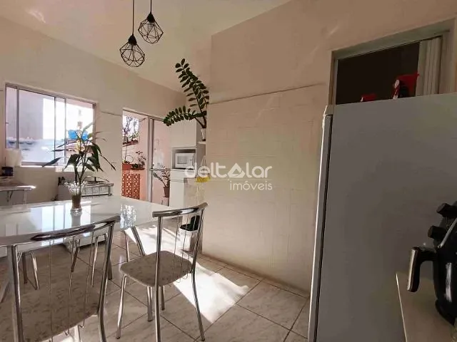 Casa com 360m² 6 quartos e 3 banheiros, à venda, no bairro Planalto em Belo Horizonte