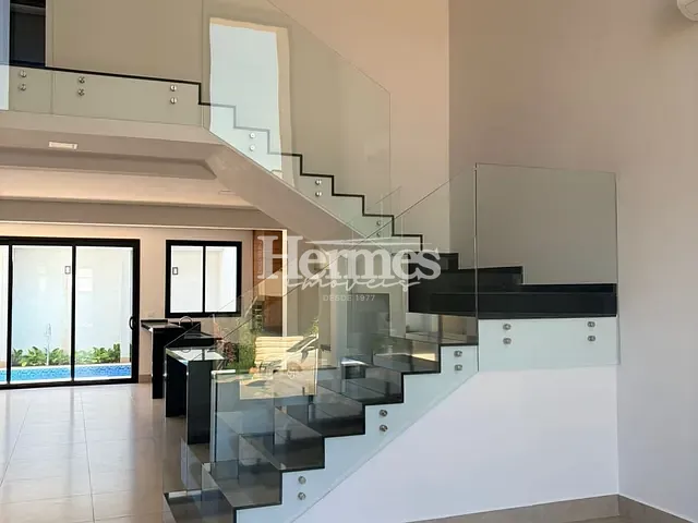 Casa com 300m² 4 quartos e 5 banheiros, à venda ou para alugar, no bairro Jardim Ypê em Paulínia