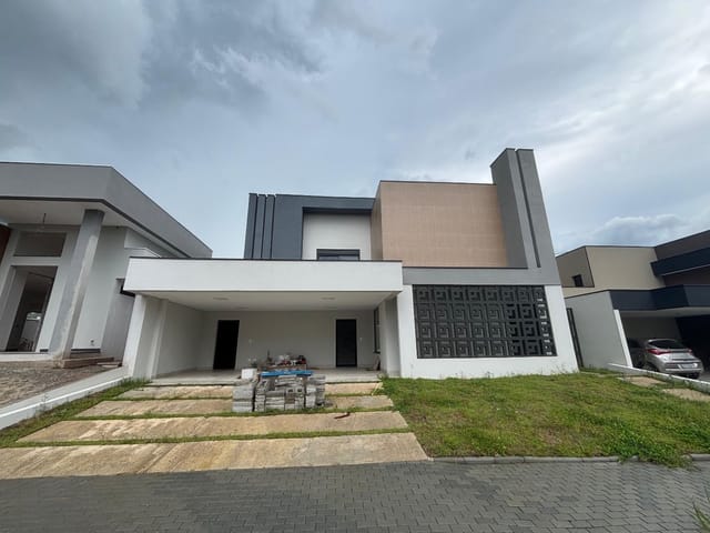 Casa com 450m² 3 quartos e 4 banheiros, à venda ou para alugar, no bairro Colinas do Paratehy em São José dos Campos