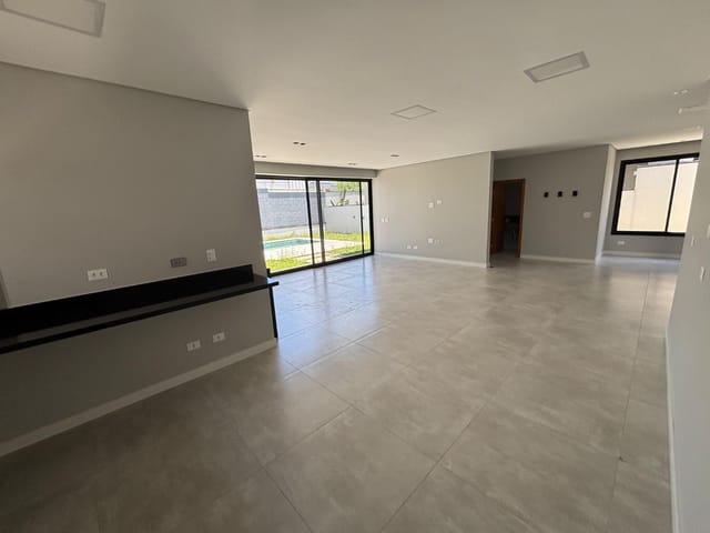 Casa com 450m² 3 quartos e 4 banheiros, à venda ou para alugar, no bairro Colinas do Paratehy em São José dos Campos